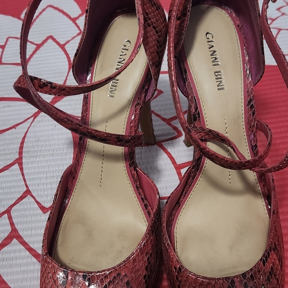 Shoes - Picture 3 of 4